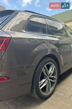 Позашляховик / Кросовер Audi Q7 2017 в 