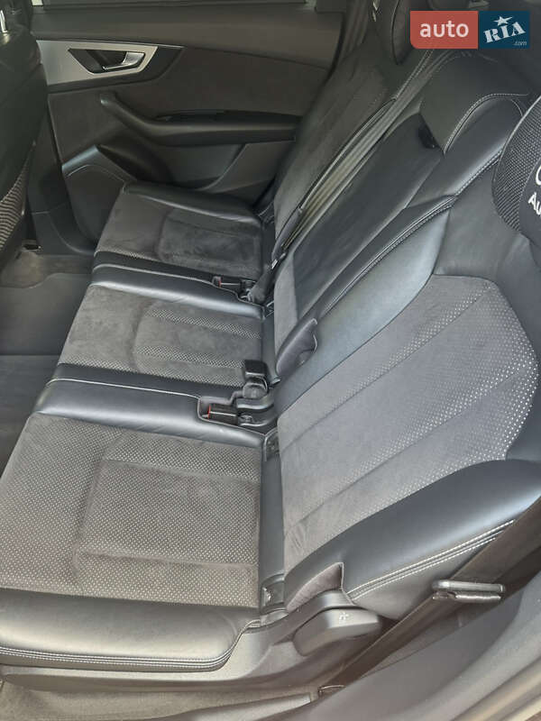 Внедорожник / Кроссовер Audi Q7 2017 в Судовой Вишне