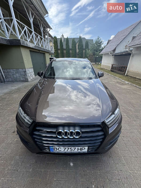 Внедорожник / Кроссовер Audi Q7 2017 в Судовой Вишне