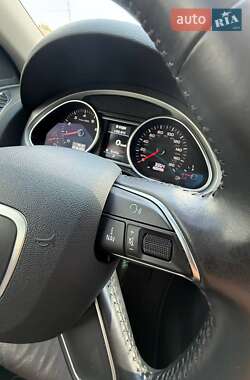 Внедорожник / Кроссовер Audi Q7 2015 в 