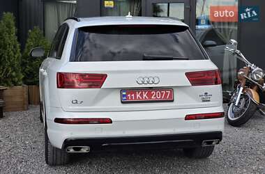 Внедорожник / Кроссовер Audi Q7 2017 в 
