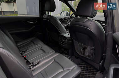 Внедорожник / Кроссовер Audi Q7 2016 в 