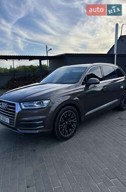 Позашляховик / Кросовер Audi Q7 2015 в 