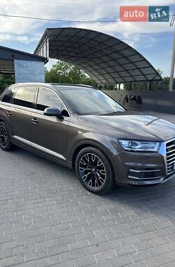 Позашляховик / Кросовер Audi Q7 2015 в 