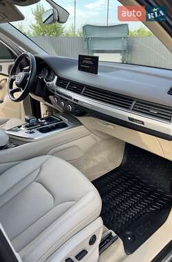 Позашляховик / Кросовер Audi Q7 2015 в 