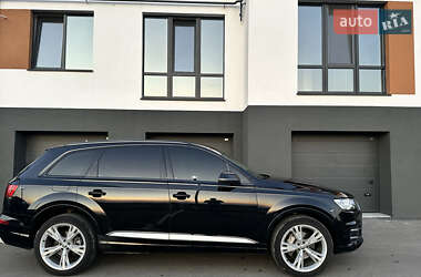Внедорожник / Кроссовер Audi Q7 2015 в 
