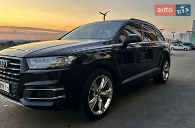 Внедорожник / Кроссовер Audi Q7 2015 в 