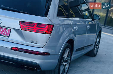 Внедорожник / Кроссовер Audi Q7 2017 в 