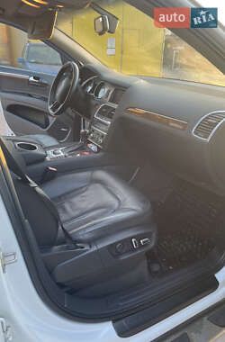 Позашляховик / Кросовер Audi Q7 2012 в 