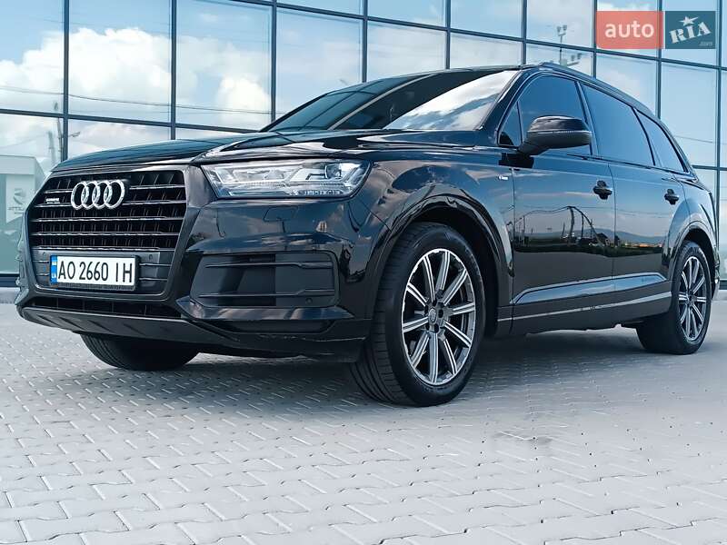 Внедорожник / Кроссовер Audi Q7 2017 в 