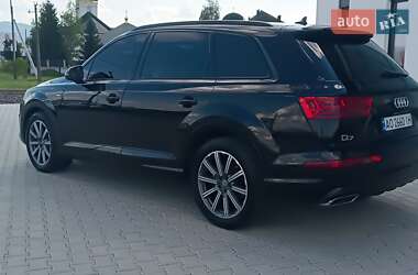 Внедорожник / Кроссовер Audi Q7 2017 в 