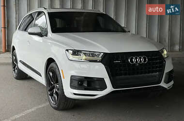 Внедорожник / Кроссовер Audi Q7 2017 в 