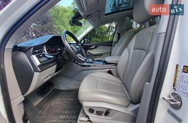 Внедорожник / Кроссовер Audi Q7 2022 в 