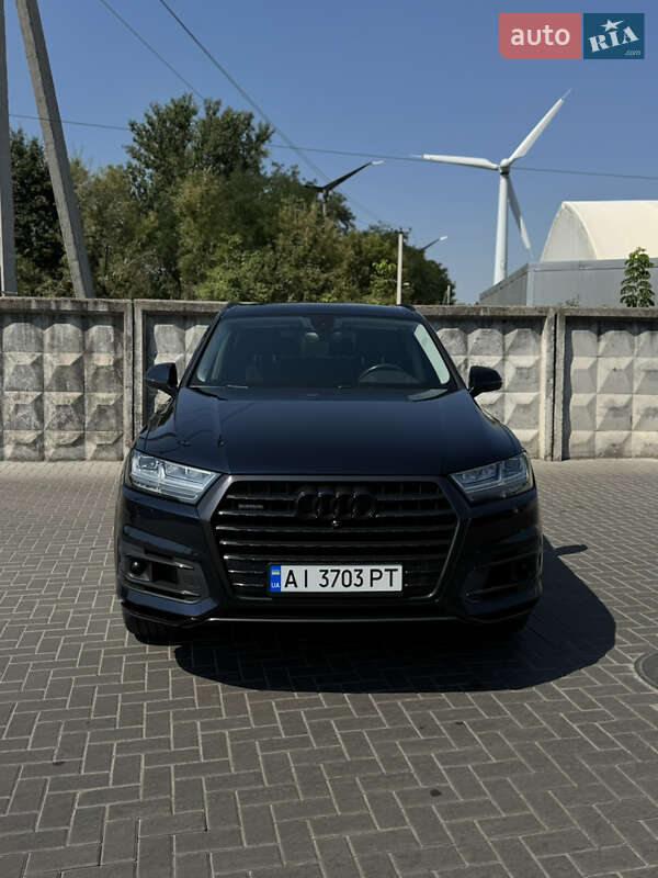 Внедорожник / Кроссовер Audi Q7 2017 в 