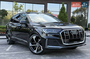 Внедорожник / Кроссовер Audi Q7 2020 в 