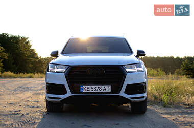 Внедорожник / Кроссовер Audi Q7 2017 в 