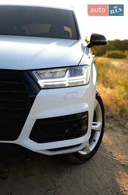 Внедорожник / Кроссовер Audi Q7 2017 в 