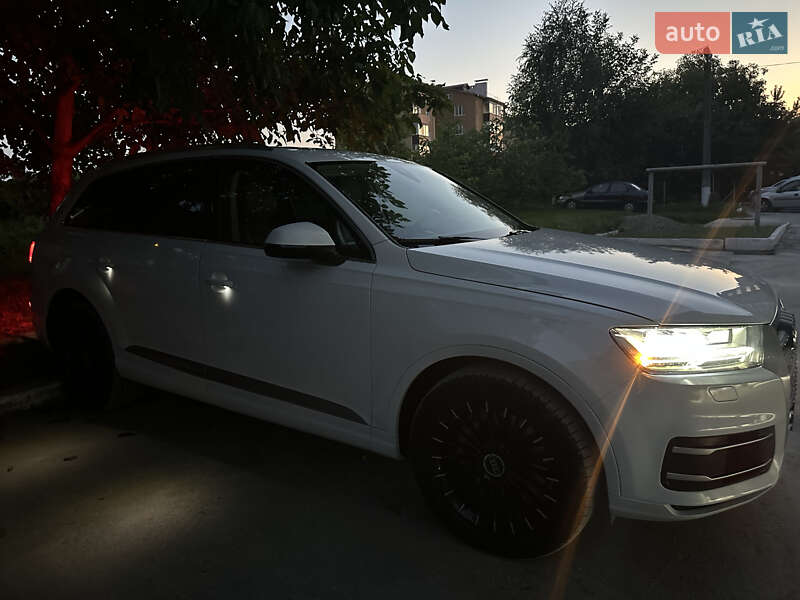 Внедорожник / Кроссовер Audi Q7 2018 в Каменец-Подольском