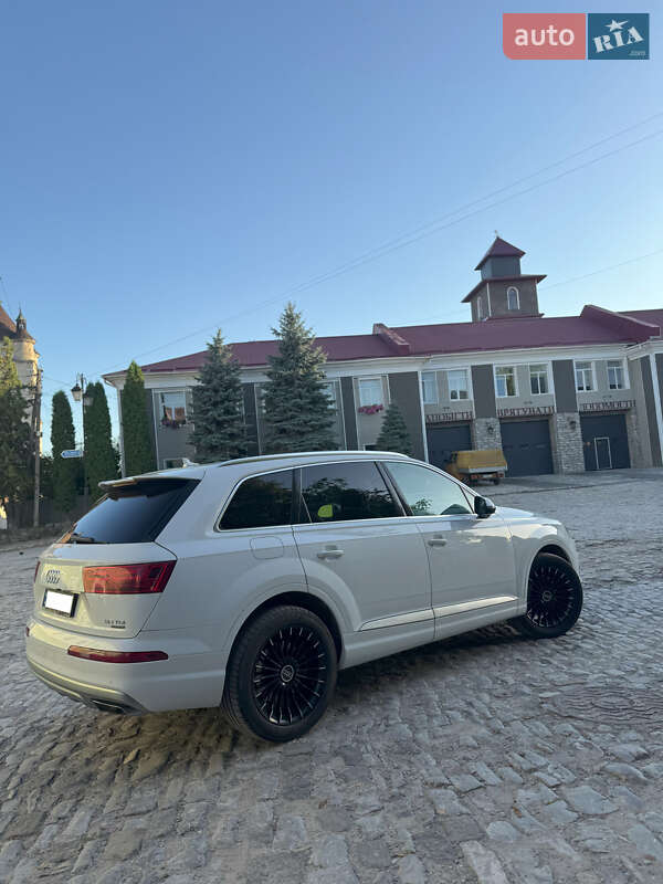 Внедорожник / Кроссовер Audi Q7 2018 в Каменец-Подольском