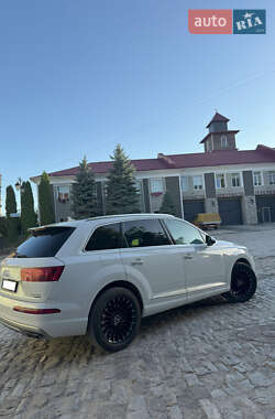 Внедорожник / Кроссовер Audi Q7 2018 в 