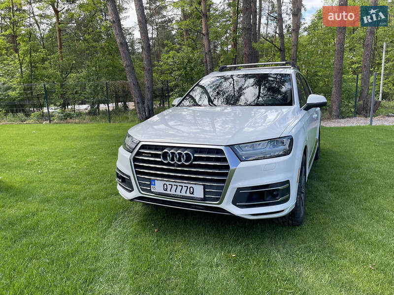 Внедорожник / Кроссовер Audi Q7 2017 в Гореничах