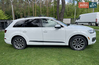 Внедорожник / Кроссовер Audi Q7 2017 в 