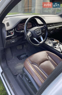 Внедорожник / Кроссовер Audi Q7 2017 в 