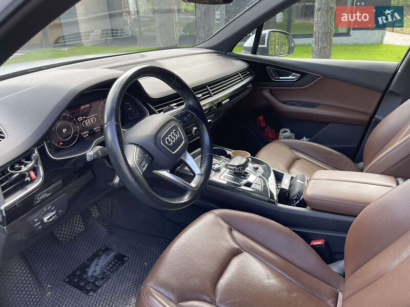 Внедорожник / Кроссовер Audi Q7 2017 в Гореничах