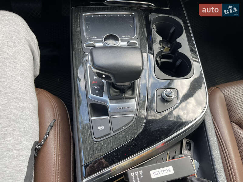 Внедорожник / Кроссовер Audi Q7 2017 в Гореничах