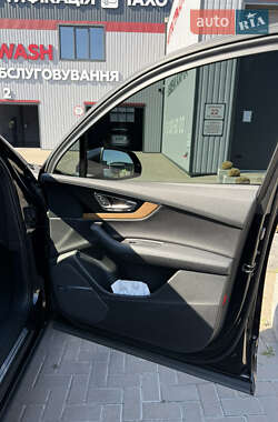 Внедорожник / Кроссовер Audi Q7 2016 в 
