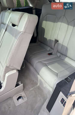 Внедорожник / Кроссовер Audi Q7 2017 в 