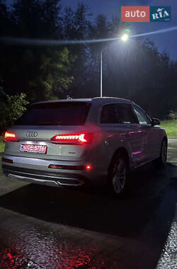 Внедорожник / Кроссовер Audi Q7 2022 в 