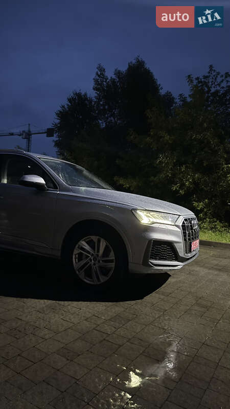 Внедорожник / Кроссовер Audi Q7 2022 в Новояворовске