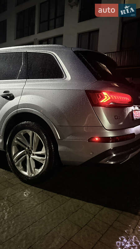 Внедорожник / Кроссовер Audi Q7 2022 в Новояворовске