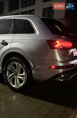 Внедорожник / Кроссовер Audi Q7 2022 в 