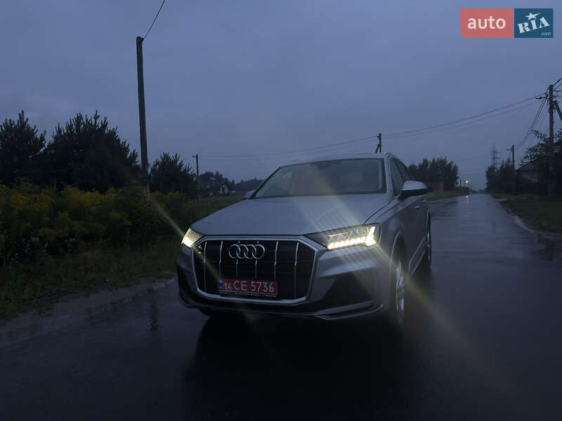 Внедорожник / Кроссовер Audi Q7 2022 в Новояворовске