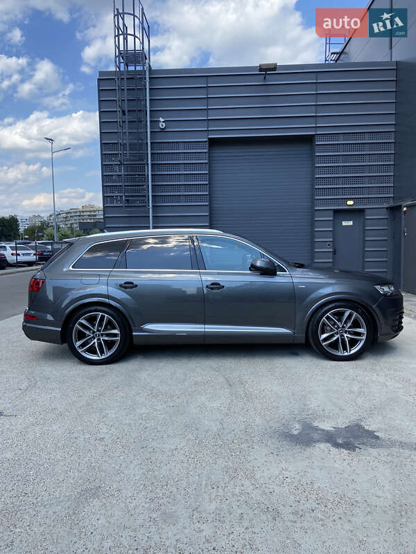 Позашляховик / Кросовер Audi Q7 2015 в Києві