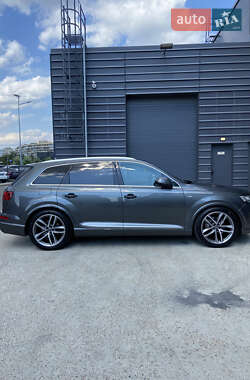 Внедорожник / Кроссовер Audi Q7 2015 в 