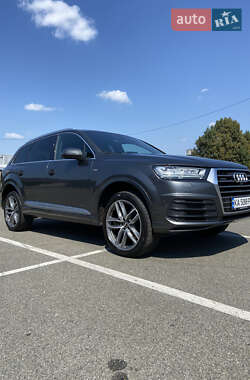 Внедорожник / Кроссовер Audi Q7 2015 в 