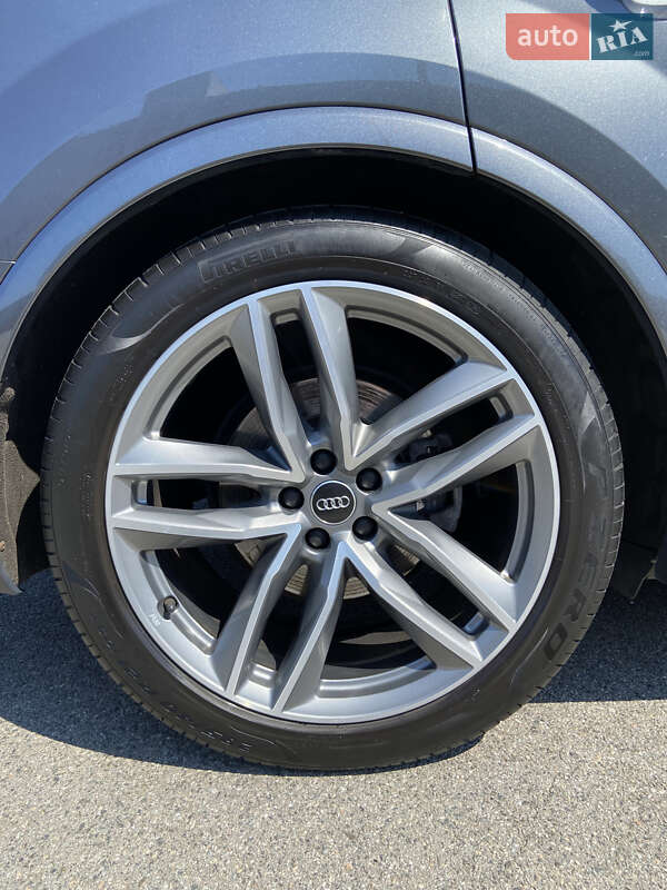 Позашляховик / Кросовер Audi Q7 2015 в Києві