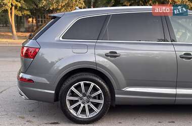 Внедорожник / Кроссовер Audi Q7 2017 в 