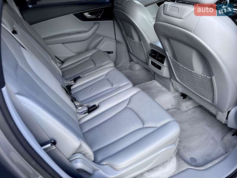 Внедорожник / Кроссовер Audi Q7 2017 в Киеве