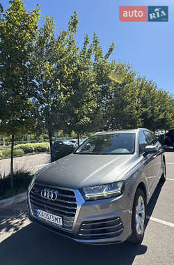 Внедорожник / Кроссовер Audi Q7 2016 в 