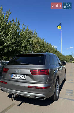 Внедорожник / Кроссовер Audi Q7 2016 в 