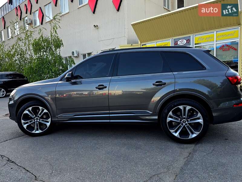 Позашляховик / Кросовер Audi Q7 2020 в Полтаві