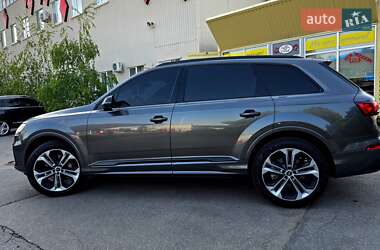 Внедорожник / Кроссовер Audi Q7 2020 в 
