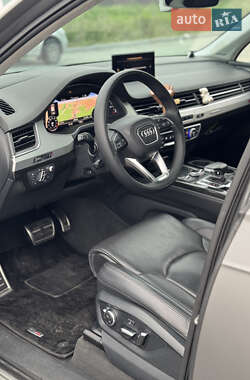 Внедорожник / Кроссовер Audi Q7 2015 в 