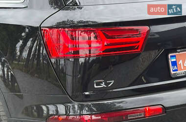 Внедорожник / Кроссовер Audi Q7 2016 в 