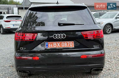 Внедорожник / Кроссовер Audi Q7 2016 в 