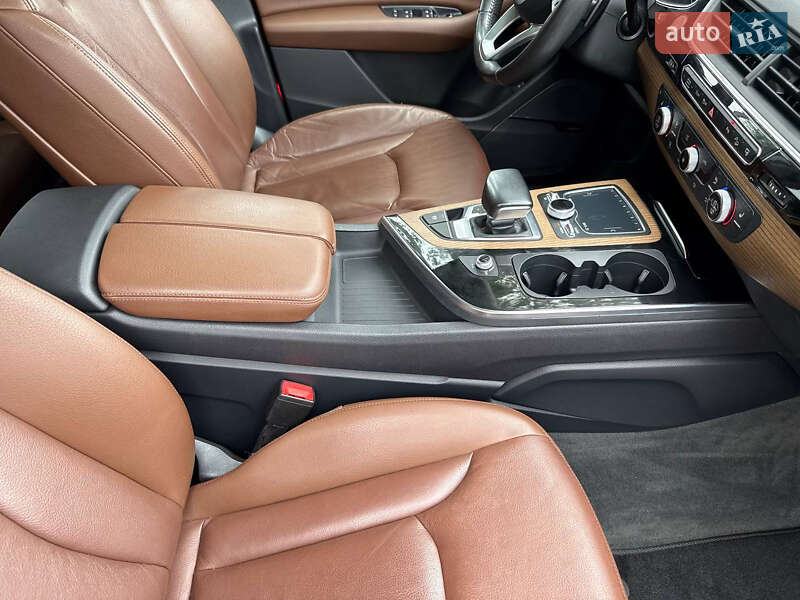 Позашляховик / Кросовер Audi Q7 2016 в Стрию
